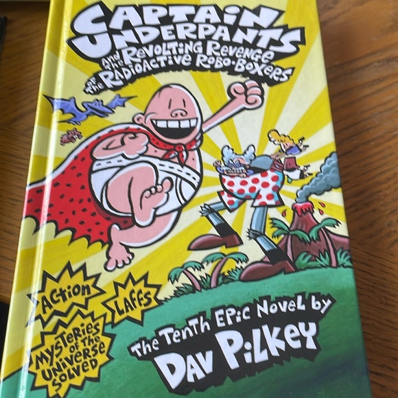 2 Captain Underpants Books The Tenth and Eleventh Epic Novels - Picture 3 of 5